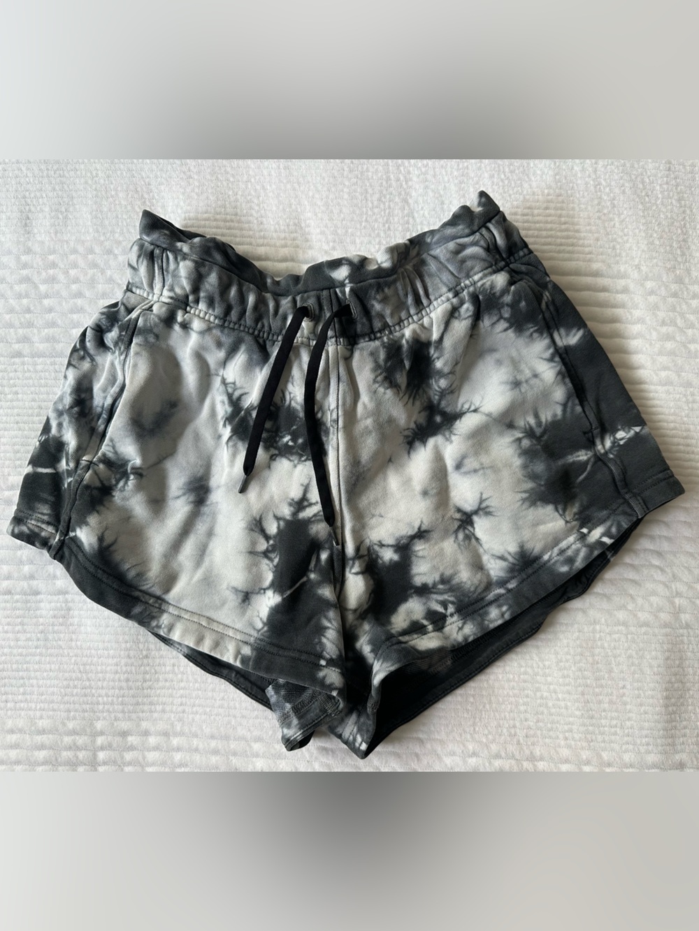 Lululemon Inner Glow High-Rise Short 3" in Earth Dye Stone